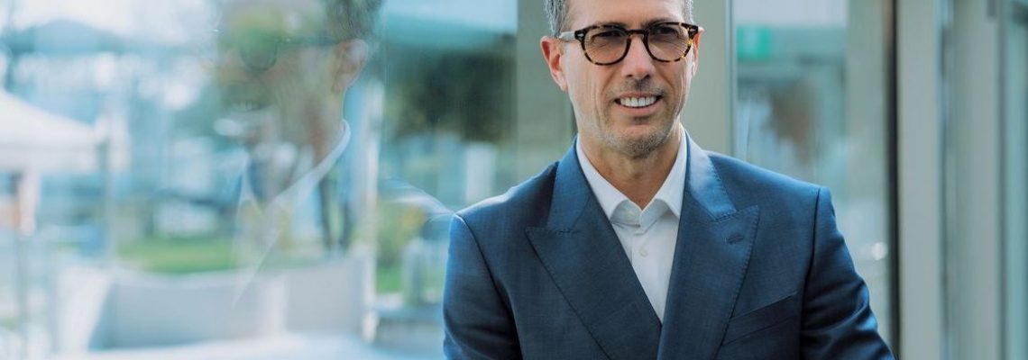 dr gallone mette a confronto l'apparecchio fisso e gli allineatori trasparenti